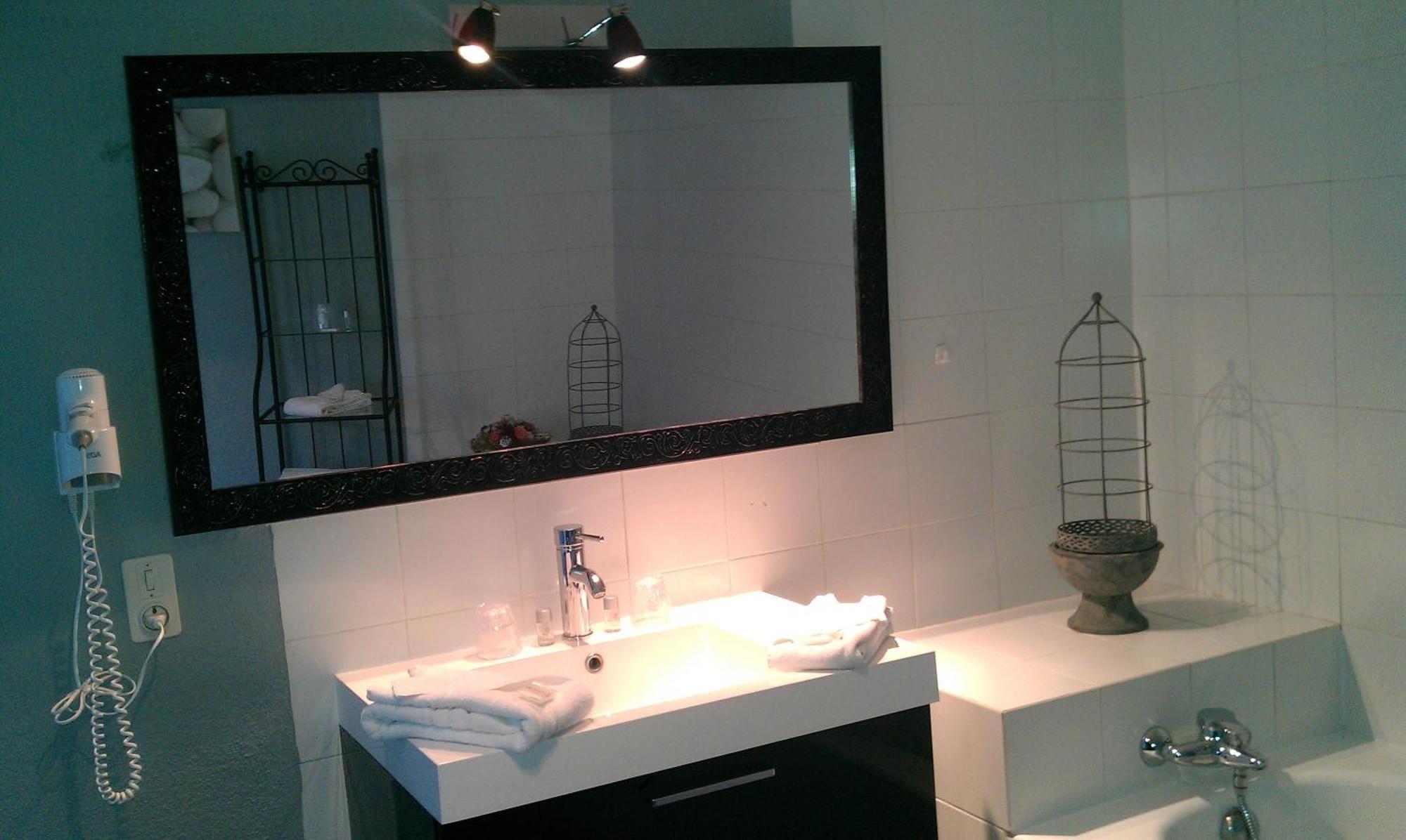 L' Oustaloun Hotel มูสซาน-เลส์-อัลพีล์ส ภายนอก รูปภาพ